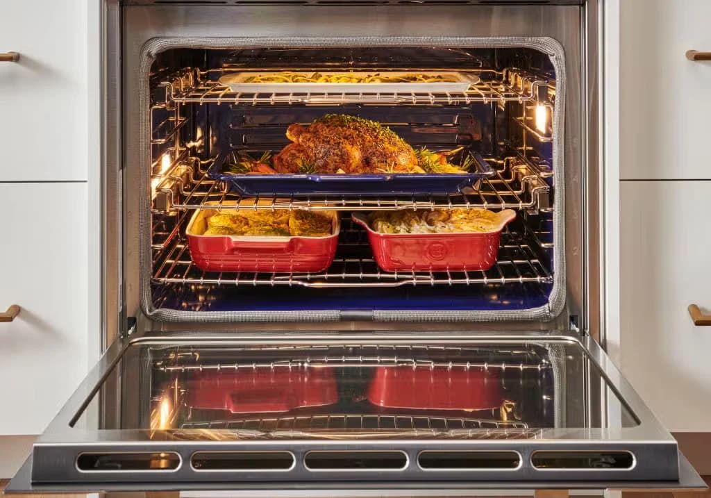 Detalhe de recurso de 76,2 cm Série M Transicional Forno simples de embutir